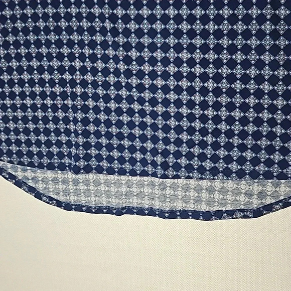 LuLaRoe Classic Tee Navy Geometric Size Medium - Picture 5 of 10